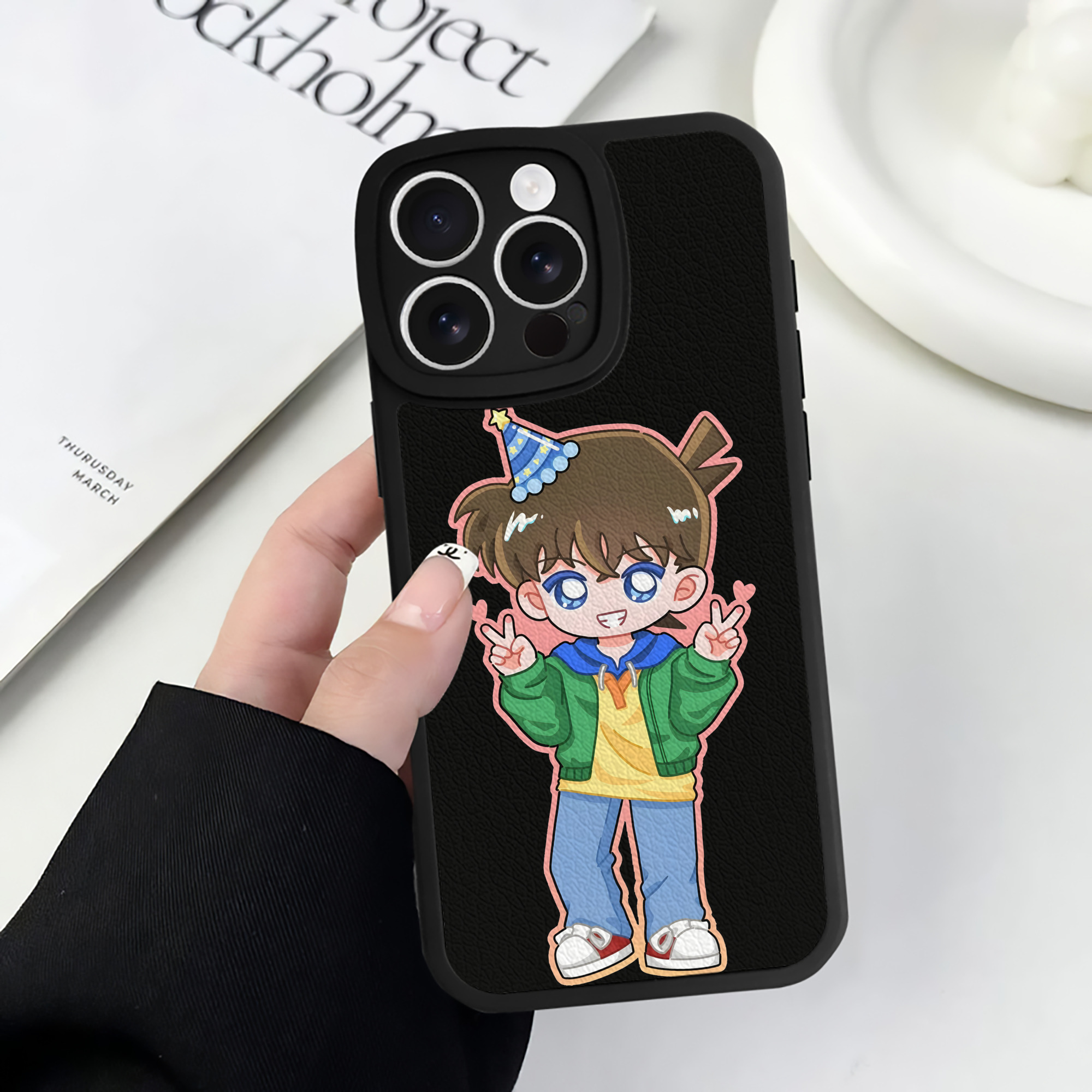 （画像用） 名探偵コナン 江戸川 コナン Detective Conan Conan Edogawa 【iPhone 16シリーズ対応】シリコンスマホケース（レザー調） 材質：シリコン